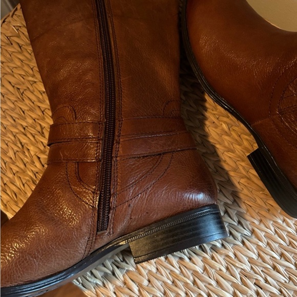 Elegant Brown Knee-High Women's Boots - Picture 5 of 8